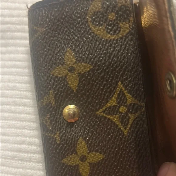 Louis Vuitton Brown and Gold Monogram Key Pouch - Picture 9 of 9